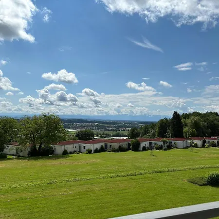 Mit Berg- Und Seesicht *